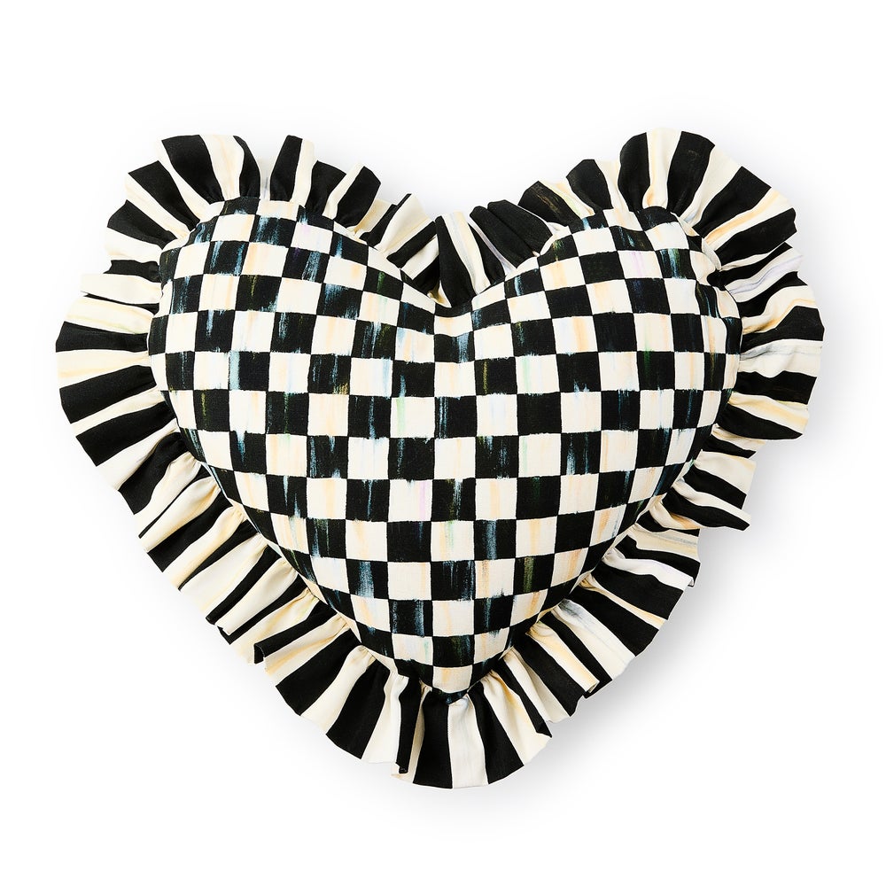 heart-shaped-ruffle-pillow_1